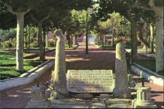 -Rollos de las antiguas ferias- Monumento a la letra de cambio, en la Plaza Mayor, lugar  en que se supone se firmó la promera letra de cambio,  hoy en el Museo de las Ferias de Medina del Campo.